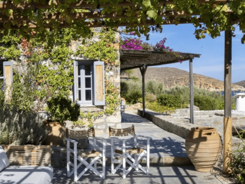 Outdoor lounge at middle level