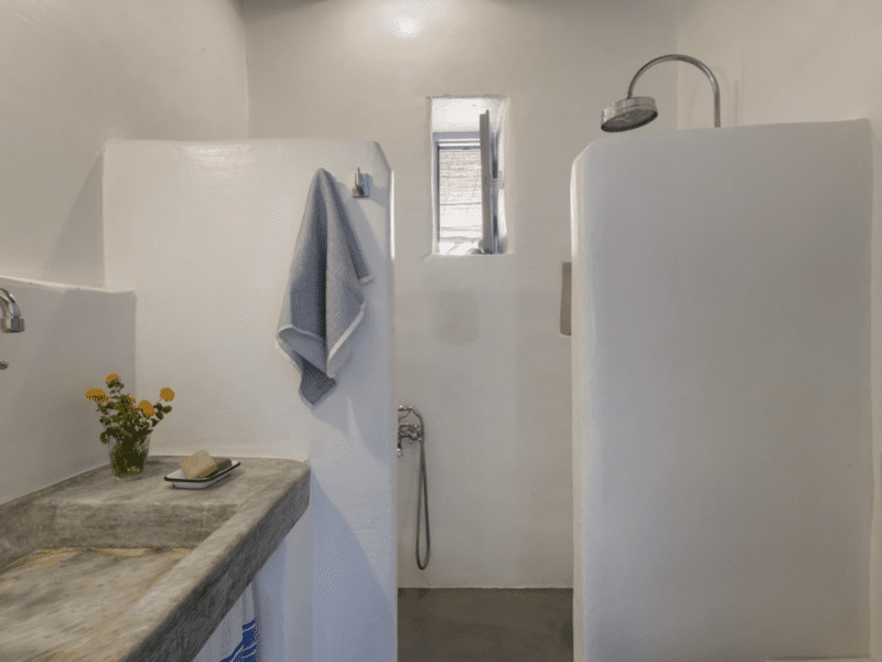 Upper level Bathroom 1