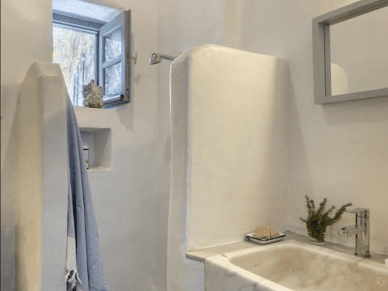 Upper level bathroom 2