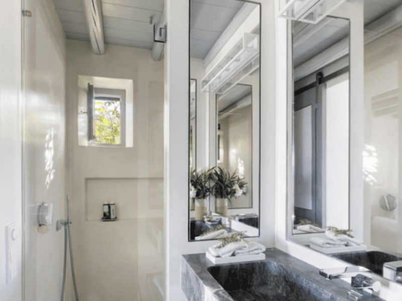 Middle Level bathroom 5